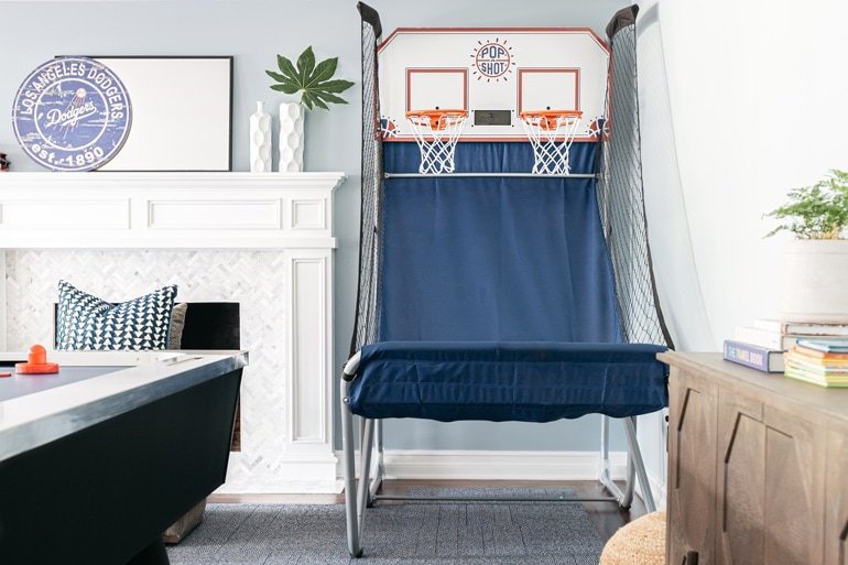 La Cañada Family Friendly Living Room Gaming Zone